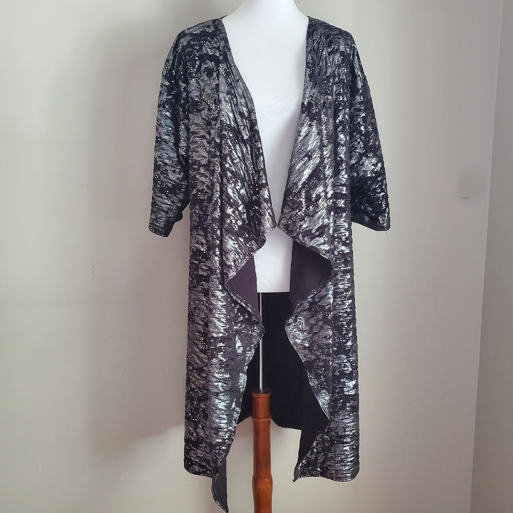 NWT LuLaRoe Medium Elegant Shirley Kimono